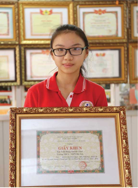 Em Trần Đặng Quỳnh Châu là học sinh vinh dự nhận giải Huy chương bạc Olympic môn sinh học