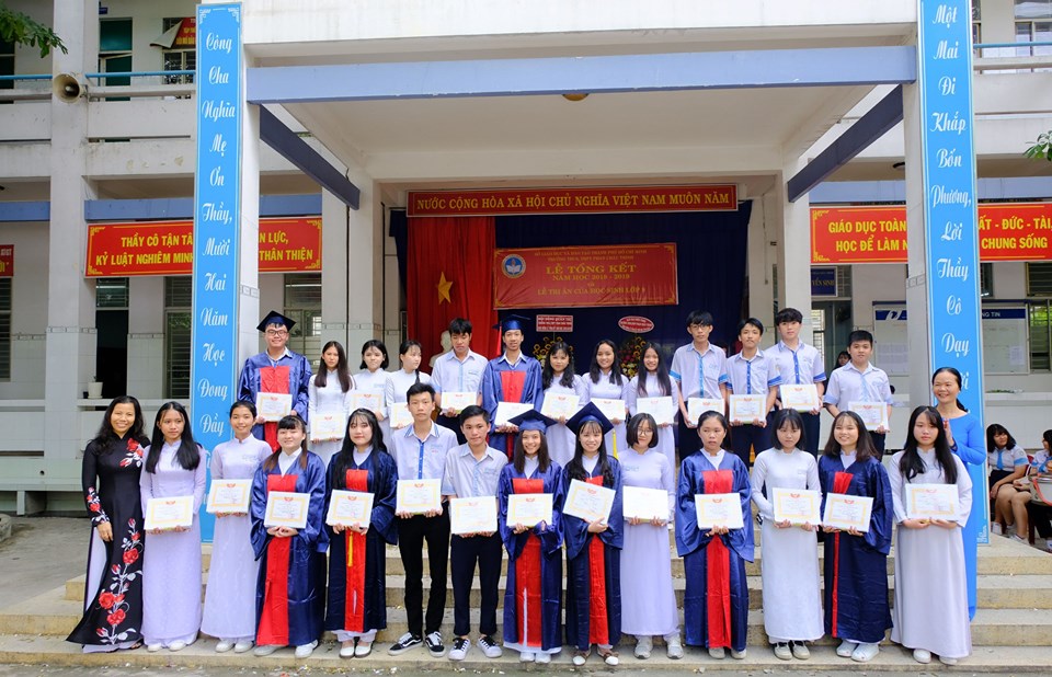 Lễ tốt nghiệp trường THPT Phan Châu Trinh